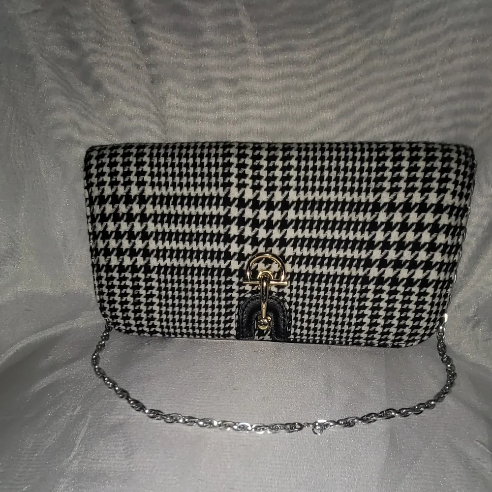 Talbots Houndstooth Clutch with Gold Clasp - Picture 7 of 7
